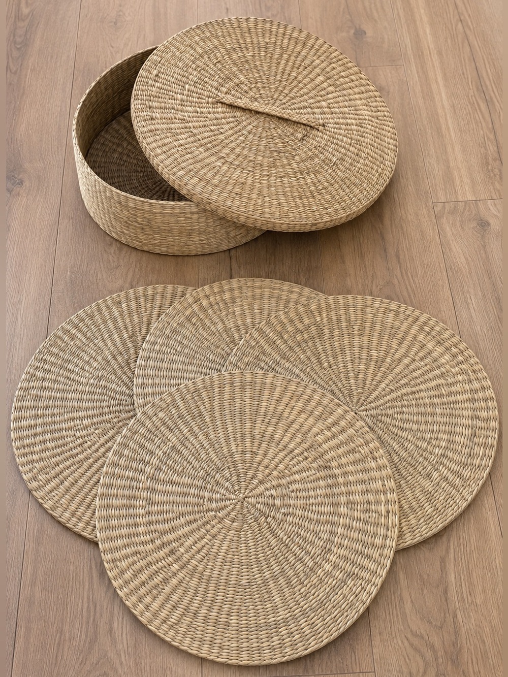 Round Woven Placemats with Storage Case – Set of 4